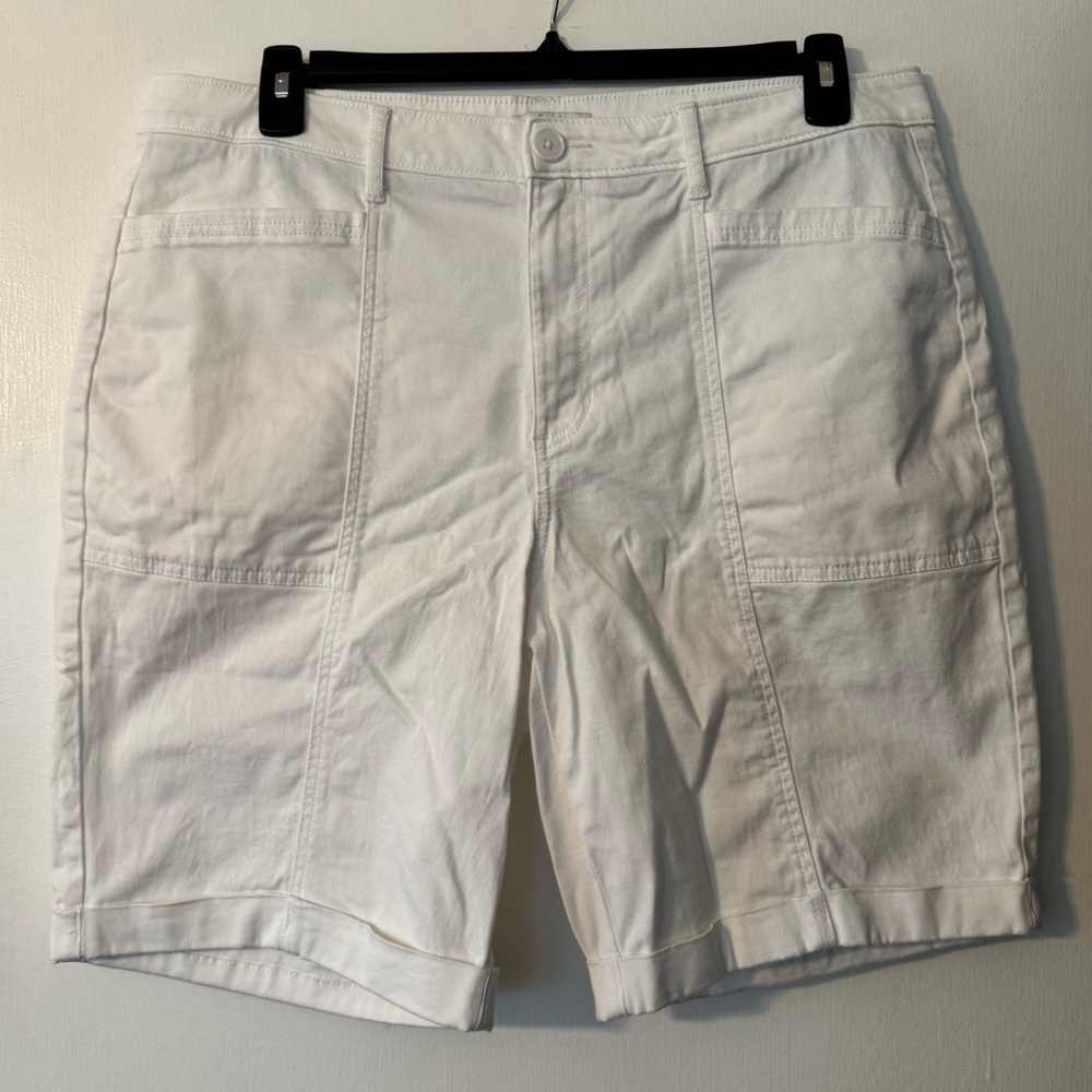 Croat & Barrow White Bermuda Shorts Size 16